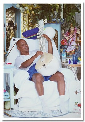 Sri Chinmoy playing a sitar